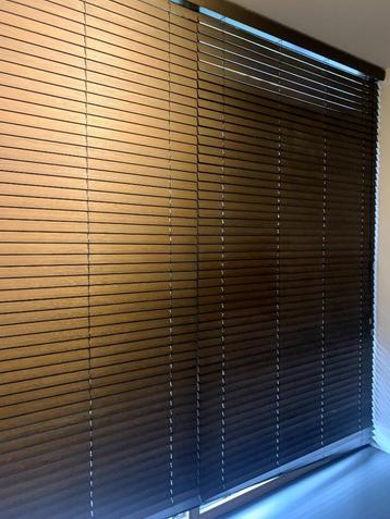 Woden roller blinds beschikbaar voor biedingen