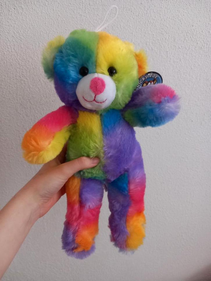 Nieuwe rainbow Knuffelbeer - Kleurrijk en Zacht!, Kinderen en Baby's, Speelgoed | Knuffels en Pluche, Zo goed als nieuw, Beer