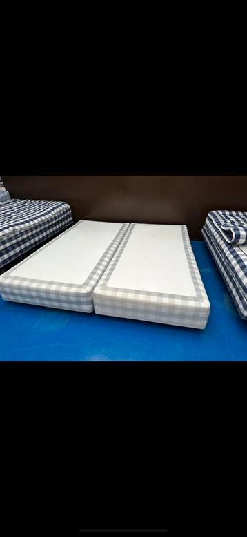 Hastens Boxspring Excel 210x210 beschikbaar voor biedingen
