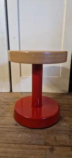 stoere industriele kruk van metaal en hout, Ophalen