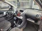 Peugeot 107 1.0 Envy | LED | 5DRS | AIRCO | BT | EL. RAMEN |, Voorwielaandrijving, Euro 5, Stof, Gebruikt