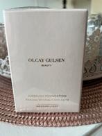 Olcay Gulsen foundation, Sieraden, Tassen en Uiterlijk, Uiterlijk | Cosmetica en Make-up, Gehele gezicht, Beige, Nieuw, Ophalen of Verzenden