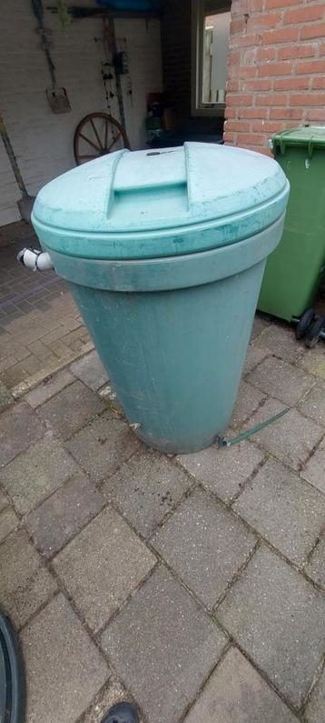 Regenton met tapkraan. beschikbaar voor biedingen