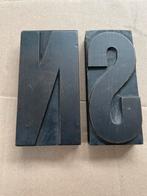 2 antieke originele gebruikte houten biljetletters, 13 cm, Ophalen of Verzenden