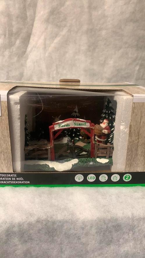 Intratuin kersthuisje boerderij stand (3 volt), Diversen, Kerst, Zo goed als nieuw, Ophalen of Verzenden