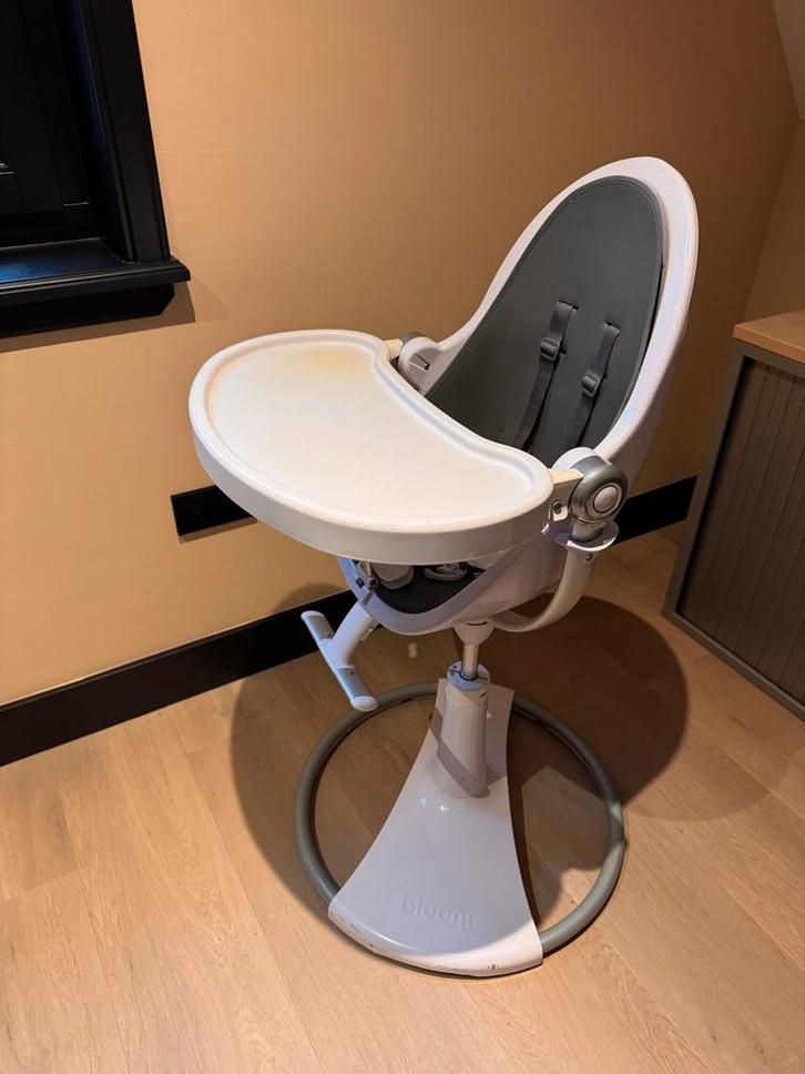 Bloom Fresco Witte Meegroeistoel, Kinderen en Baby's, Kinderstoelen, Gebruikt, Meegroeistoel, Afneembaar eetblad, Ophalen
