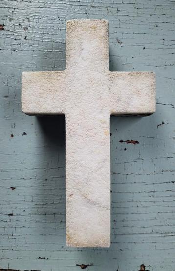 Frans marmeren kruis-oud grafkruis by Anno Toen  beschikbaar voor biedingen