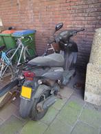 Scooter Sym Grijs | Inclusief 2 helmen & Zwaar Kettingslot, Ophalen, Gebruikt, Overige modellen, Maximaal 45 km/u
