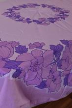 Groot rond retro vintage tafelkleed - Funky bloemdessin, Ophalen of Verzenden, Zo goed als nieuw, Paars, Tafelkleed of Tafelzeil