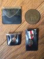 Bronzen Landsteiner penning  Nederlandse Rode Kruis spelden, Ophalen, Brons