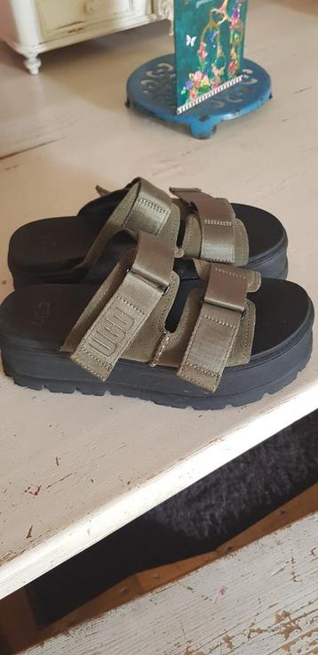 Uggs sandalen maat 39 beschikbaar voor biedingen
