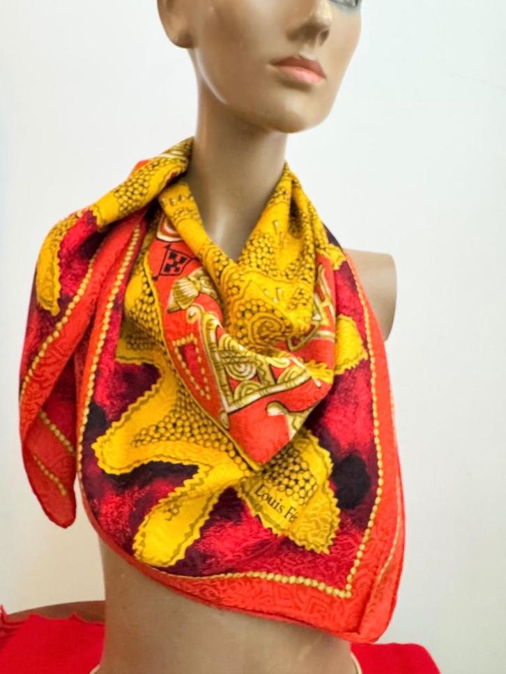 louis feraud zijden sjaal 90 x 90, Kleding | Dames, Mutsen, Sjaals en Handschoenen, Zo goed als nieuw, Sjaal, Maat 46/48 (XL) of groter