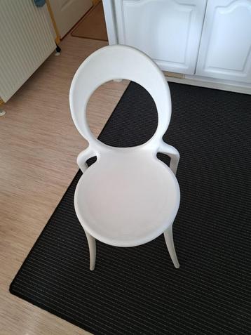 Eetkamerstoelen beschikbaar voor biedingen