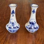 Twee kleine Delftsblauwe vaasjes, Huis en Inrichting, Woonaccessoires | Vazen, Overige kleuren, Ophalen of Verzenden, Minder dan 50 cm