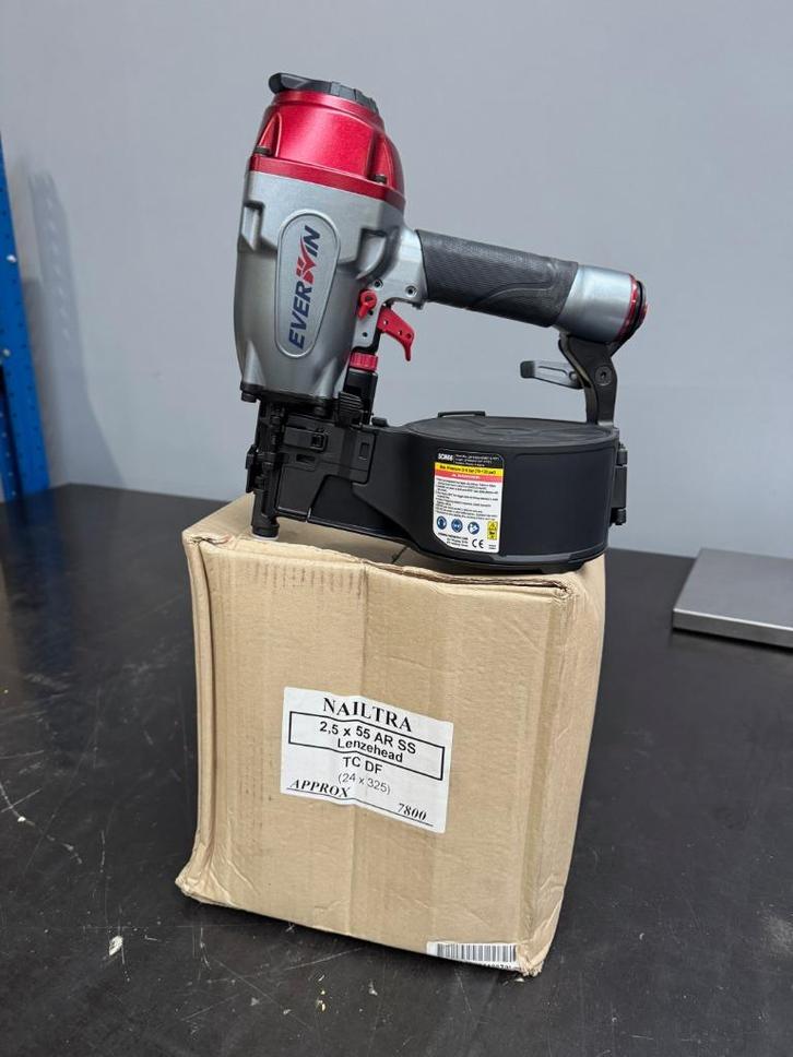 Doos RVS bolkop nagels 2.5 x 55 mm op rol met NIEUWE Tacker, Doe-het-zelf en Verbouw, IJzerwaren en Bevestigingsmiddelen, Nieuw