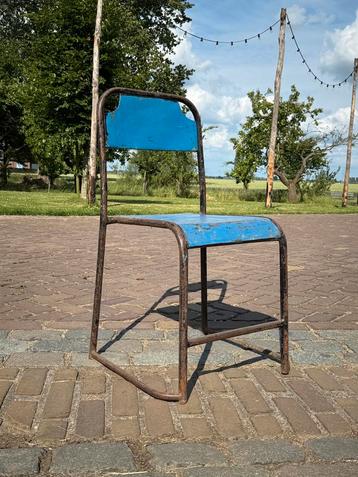 Partij 70 stuks metalen stoeltjes blauw roest stoelen stoel beschikbaar voor biedingen