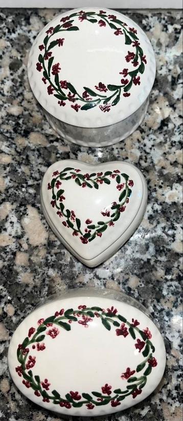 Plateel, 3 kleine potjes beschikbaar voor biedingen