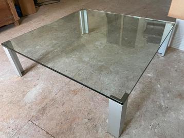 Glazen salontafel beschikbaar voor biedingen
