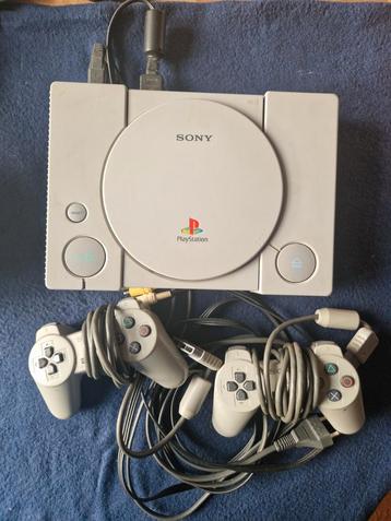Originele PlayStation 1 met 2 Controllers beschikbaar voor biedingen