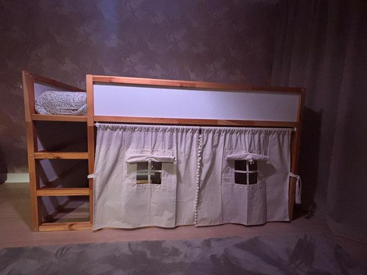 Kura bed met tentje/hut op maat gemaakt, Kinderen en Baby's, Kinderkamer | Bedden, Zo goed als nieuw, 180 cm of meer, 85 tot 100 cm