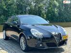 Alfa Romeo Giulietta 1.4 T Distinctive Automaat airco cruis, Auto's, Alfa Romeo, 4 cilinders, Zwart, Origineel Nederlands, Bedrijf