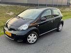 Toyota Aygo 1.0 12V Vvt-i 5DRS 2012 Zwart navigator!, Voorwielaandrijving, 4 stoelen, Bedrijf, Handgeschakeld
