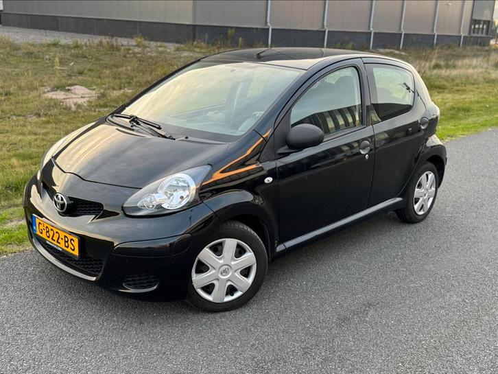 Toyota Aygo 1.0 12V Vvt-i 5DRS 2012 Zwart navigator!, Auto's, Toyota, Bedrijf, Aygo, Benzine, B, Hatchback, Handgeschakeld, Geïmporteerd
