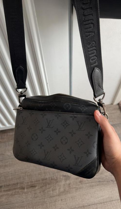 Louis vuitton trio messenger, Sieraden, Tassen en Uiterlijk, Tassen | Schoudertassen, Zo goed als nieuw, Zwart, Ophalen of Verzenden