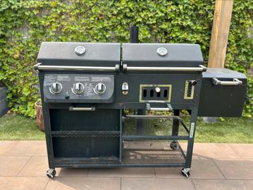 4-in-1 Arizona BBQ: Gas, Houtskool, Smoker & Gaspitje beschikbaar voor biedingen