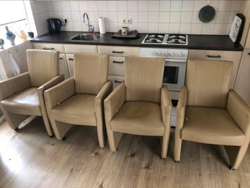 6 Fauteuils / eetkamerstoelen met wieltjes beschikbaar voor biedingen