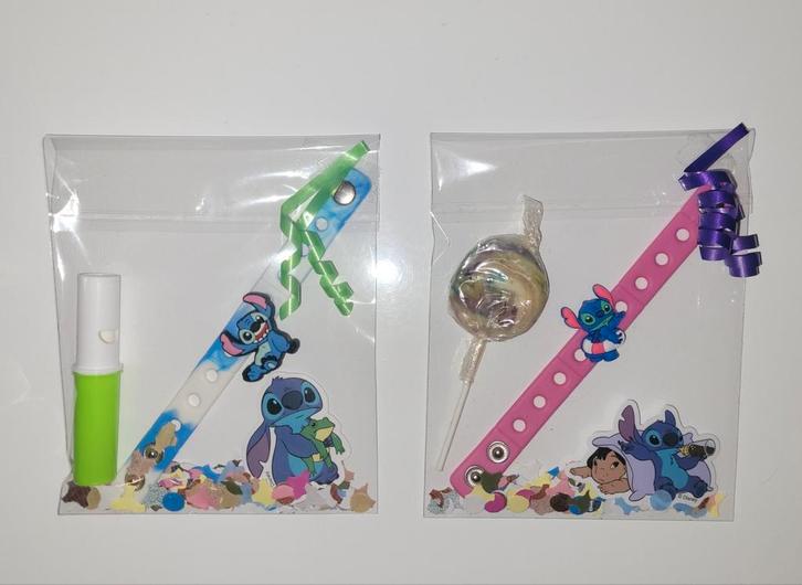 Traktatie Stitch armbandje, sticker, confetti en een snoepje, Hobby en Vrije tijd, Feestartikelen, Nieuw, Feestartikel, Verjaardag