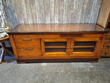 Prachtige audio TV kast in warm kersen kleur beschikbaar voor biedingen