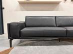 Nieuwstaat Leolux Bellice Bank Ceras Peat Leer Design, Huis en Inrichting, Banken | Bankstellen, 250 tot 300 cm, Leolux, Driepersoons