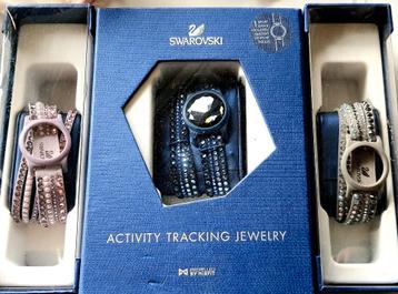 Drie Swarovski armbanden met een activity tracker horloge beschikbaar voor biedingen