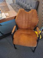 2 Comfortabele bruine/okergele stoelen met armleuningen, Huis en Inrichting, Stoelen, Bruin, Ophalen of Verzenden, Zo goed als nieuw