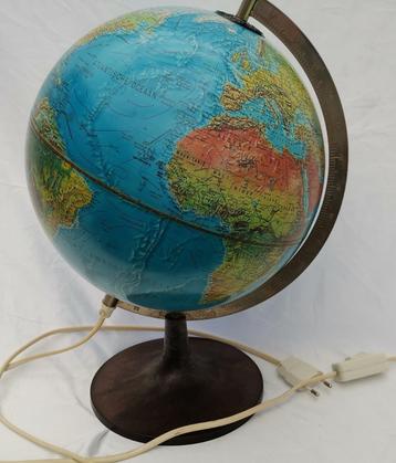 Vintage 1977 Scan Globe Deen Wereldbol metaal voet Aardglobe beschikbaar voor biedingen