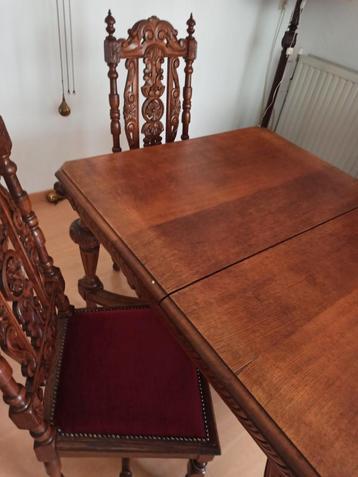 Tafel en 6 stoelen beschikbaar voor biedingen