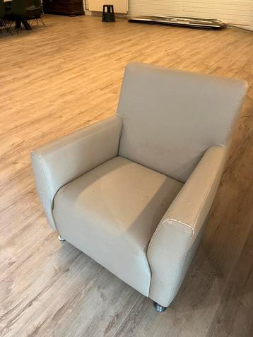 Zandkleurige fauteuil  beschikbaar voor biedingen