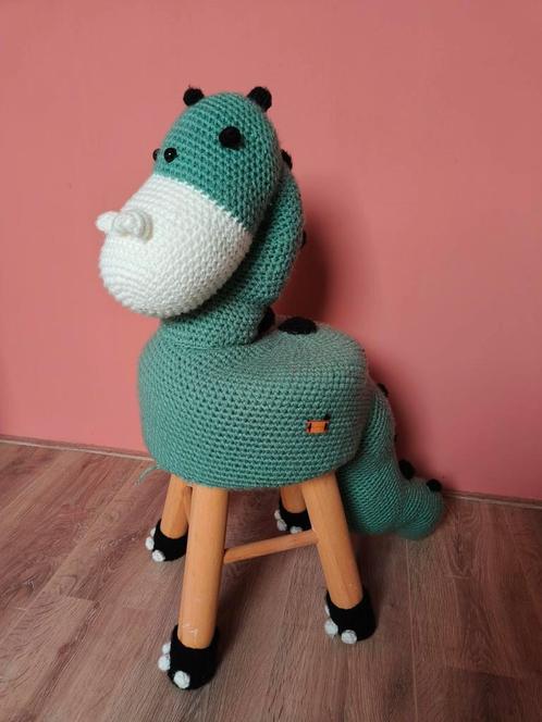 Dino Kruk Gehaakt - Handgemaakt, Huis en Inrichting, Stoelen, Zo goed als nieuw, Eén, Hout, Stof, Overige kleuren, Ophalen
