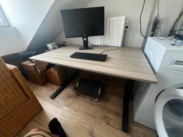 Gispen bureau 120x80 in hoogte verstelbare walnoot zwart beschikbaar voor biedingen