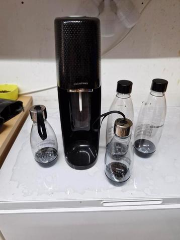 SodaStream met 4 flessen en cylinder beschikbaar voor biedingen