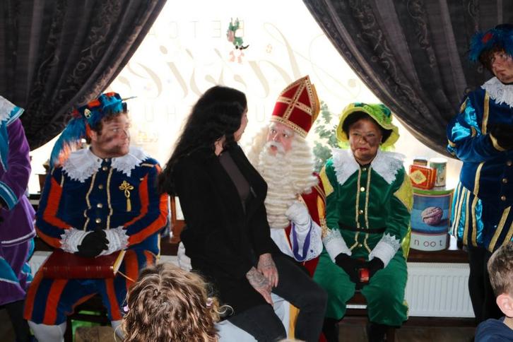 Sinterklaas en Pieten te boeken, Diversen, Sinterklaas, Ophalen