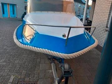 Kajuitboot met trailer 