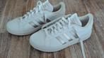 Adidas schoenen, Ophalen of Verzenden, Zo goed als nieuw, Wit, Sneakers of Gympen