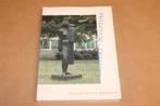 Een Eeuw Beeldhouwkunst — Catalogus Stedelijk Museum [1992], Boeken, Ophalen of Verzenden, Gelezen