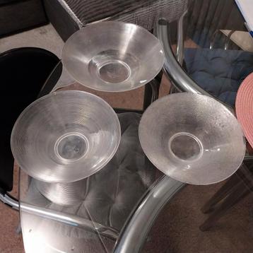 Glazen fruitschalen beschikbaar voor biedingen