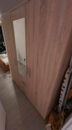 Gratis Ruime houten kledingkast, Gebruikt, 100 tot 150 cm, 150 tot 200 cm, 50 tot 75 cm