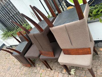 Gratis stoelen restaurant horeca eetstoelen x8 beschikbaar voor biedingen