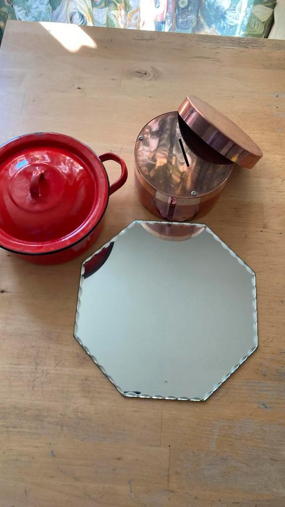 Rood emaille / spiegel-onderlegger / roodkoperen spaarpot, Antiek en Kunst, Curiosa en Brocante, Ophalen of Verzenden