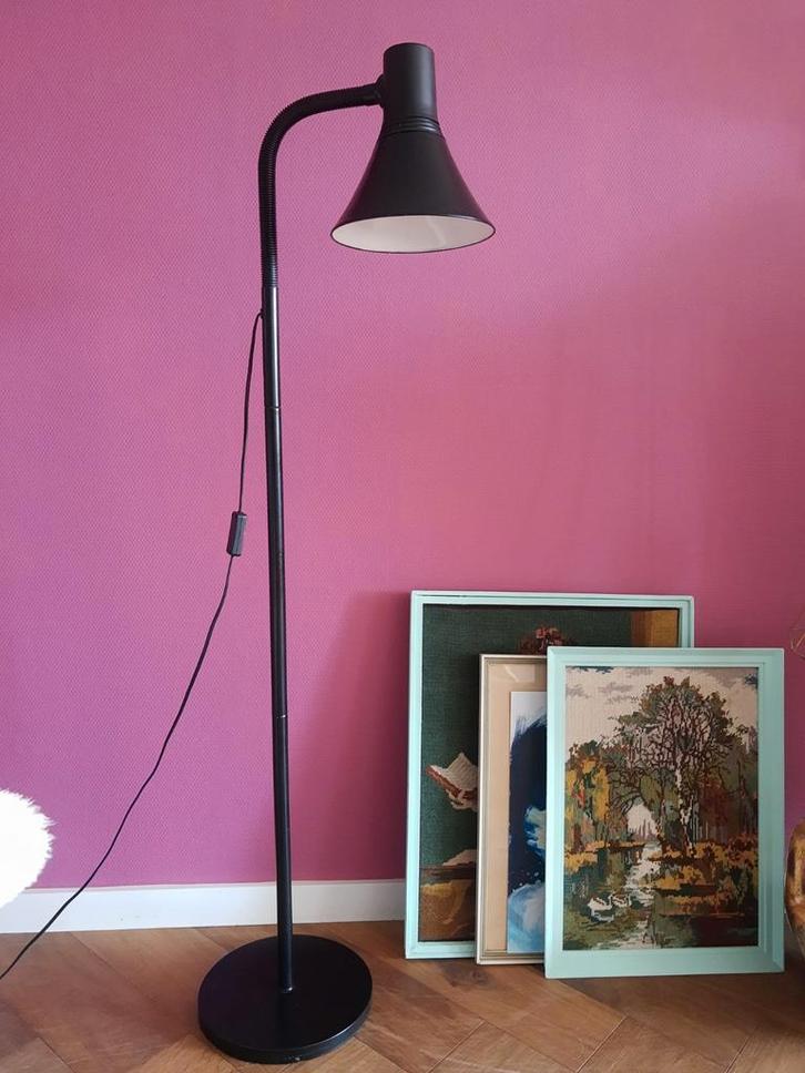 70's Ikea zwarte gooseneck zwanenhals vloerlamp, beauty!, Huis en Inrichting, Lampen | Vloerlampen, Gebruikt, 100 tot 150 cm, Metaal